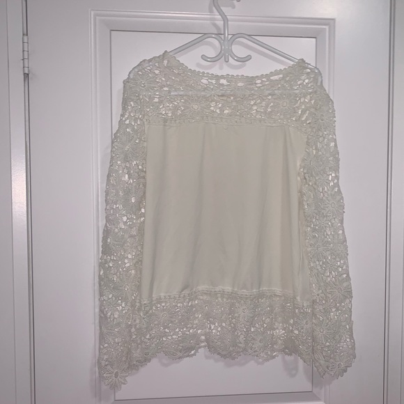 Sheer floral white vacation top - Picture 3 of 3